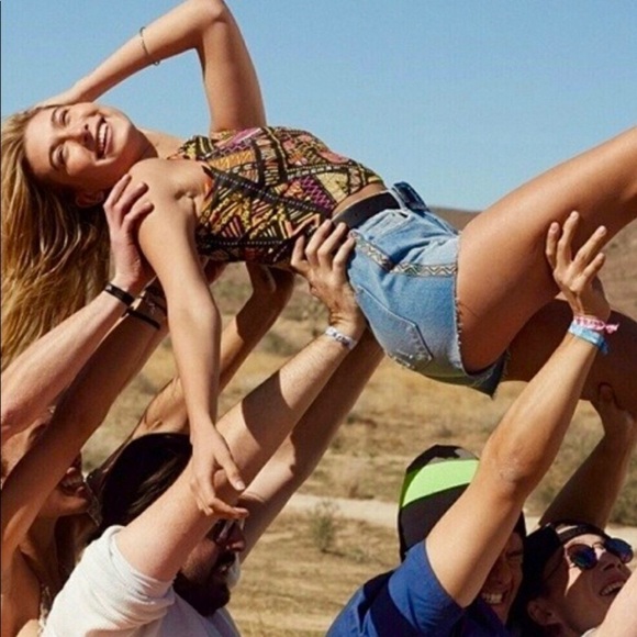 H&M Coachella High Waisted Jean Shorts - Picture 10 of 10